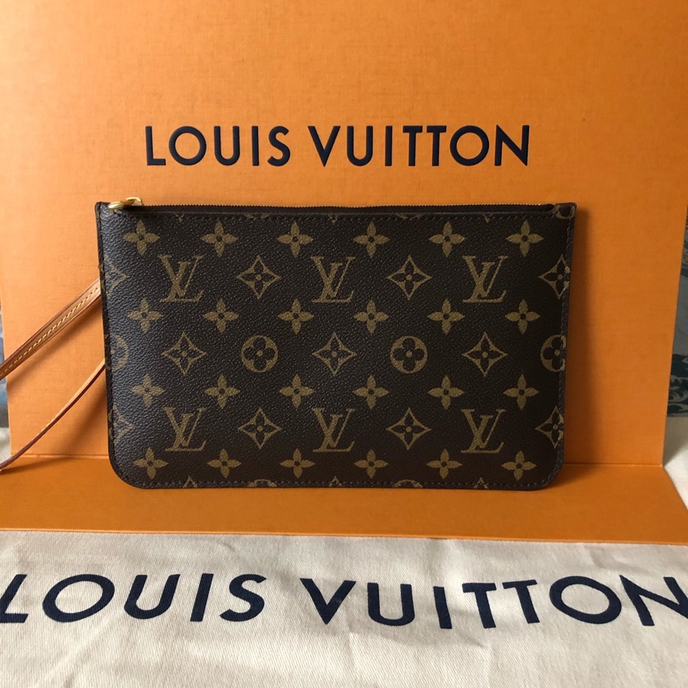 Louis Vuitton Neverfull Pouch w/Strap